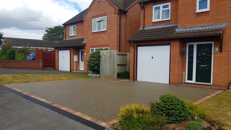 How To Lay a Resin Bound Driveway Resin Bonded Aggregates
