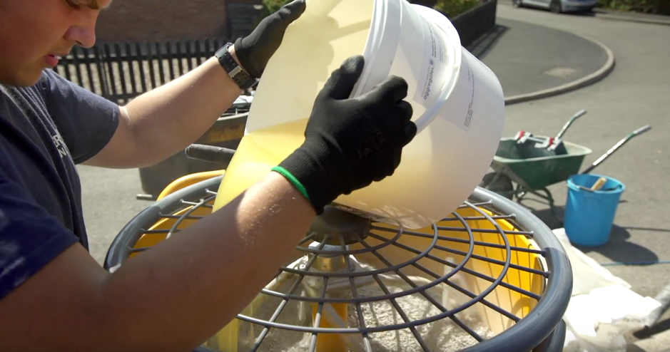 Mixing resin and aggregates for resin bound